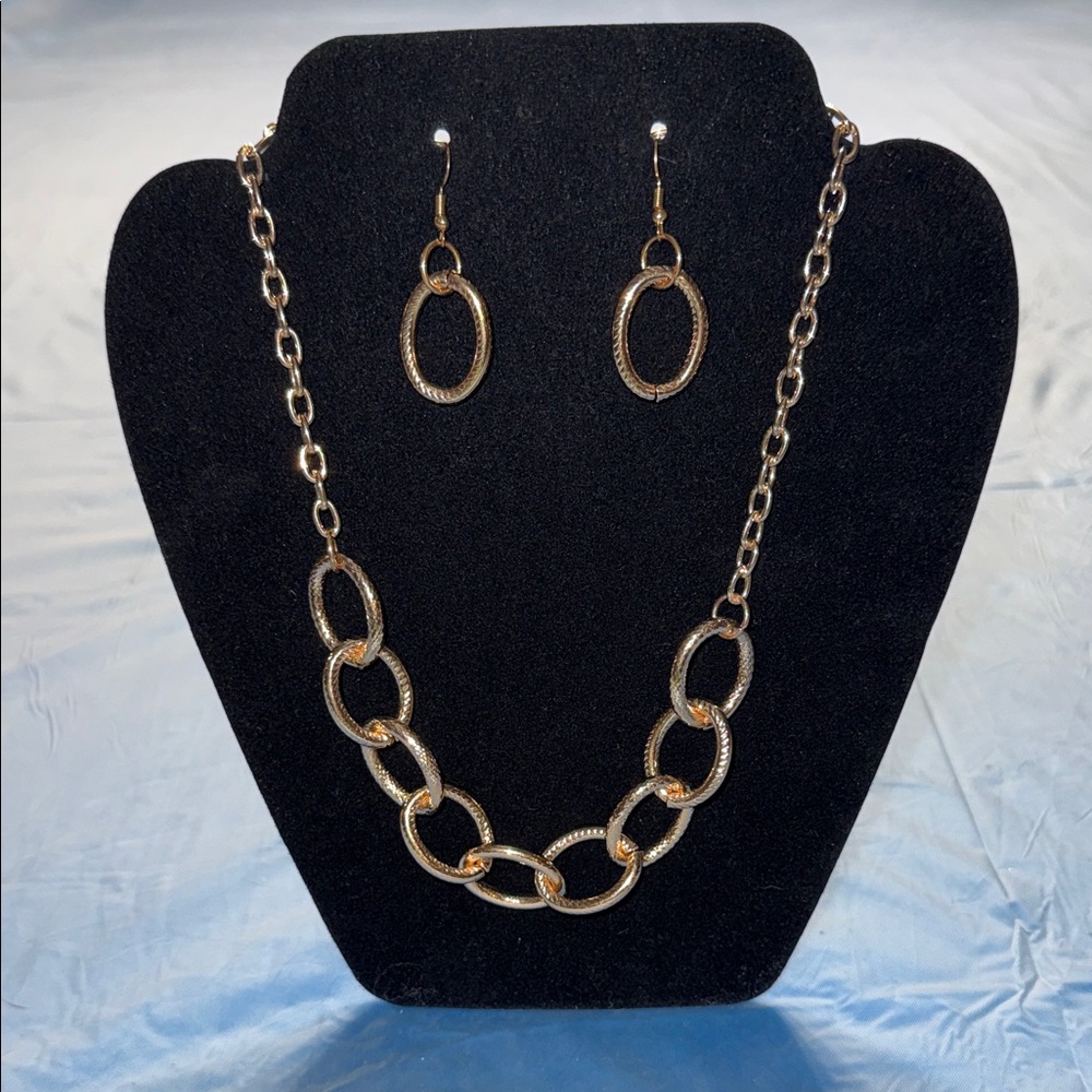Paparazzi Gold Oval Link Necklace and Earring Set